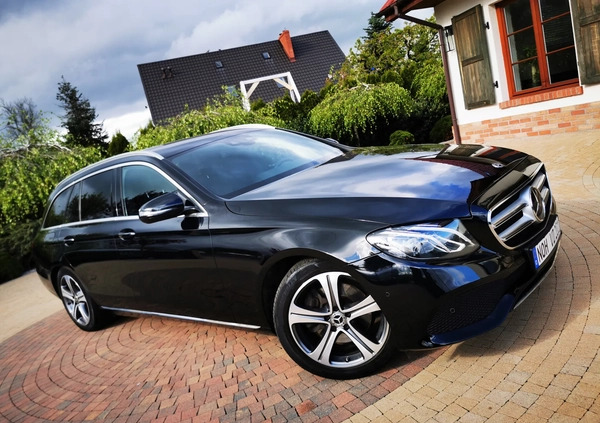 Mercedes-Benz Klasa E cena 89900 przebieg: 178000, rok produkcji 2017 z Ćmielów małe 529
